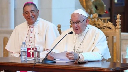 De visita en Centroamérica, Papa Francisco se llevó de regalo la camiseta de una selección