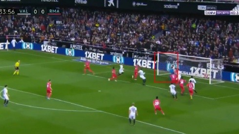 El mal rechazo de Keylor en el gol del Valencia