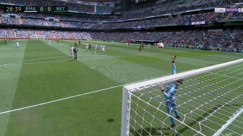 ¡Para que no lo olviden! Keylor Navas se luce con atajadas en adiós del Real Madrid