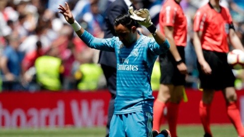 De rodillas sobre el campo, Keylor dijo adiós al Santiago Bernabéu