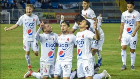 Alianza vapuleó al Alajuelense y se clasificó a siguiente ronda de la Copa Premier