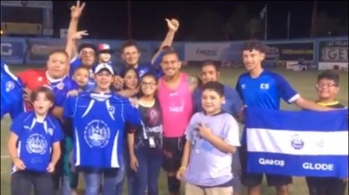 El gesto conmovedor de Fito Zelaya con aficionados salvadoreños