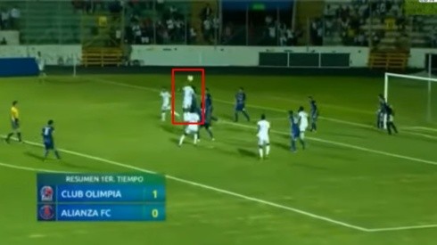 Olimpia derrota 1-0 al Alianza con golazo de cabeza de Eddy Hernández