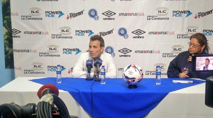 El seleccionador de El Salvador ha vivido momentos difíciles, pero sigue firme en su puesto con la selección.