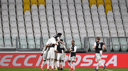 La Juventus festeja su gol a puertas cerradas por el COVID-19.