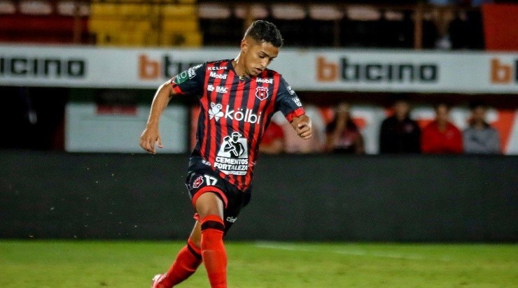 Castro llegó a jugar 13 partidos con la camiseta del Manudo. (Twitter)