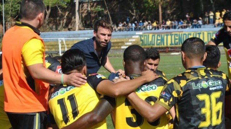 Cortes presentó su renuncia irrevocable por sus diferencias con los directivos.