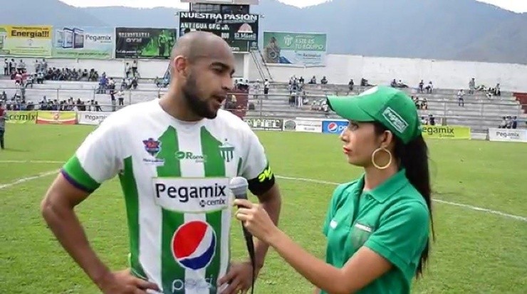 Robinson jugó en Antigua GFC y logró obtener dos campeonatos.