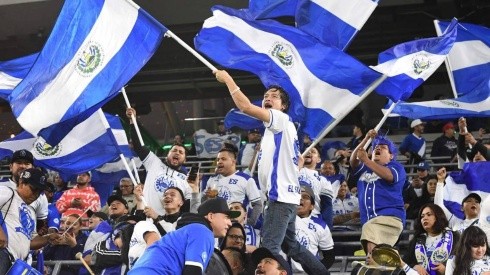El fútbol salvadoreño podría volver con público en los estadios