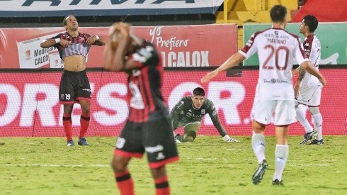 Cuatro ex-futbolistas de Alajuelense denunciaron al club