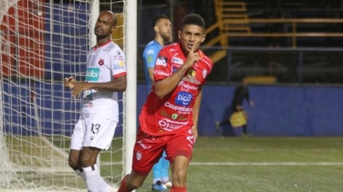 Alajuelense perdió su invicto de visita contra San Carlos