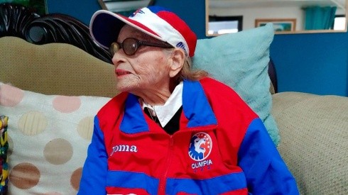 Emotivo: la hondureña de 104 años que vivió todos títulos del Olimpia