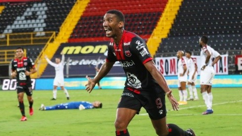 Alajuelense trabaja en recuperar a su goleador