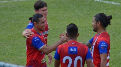 Alexander Larín marcó un golazo en Guatemala