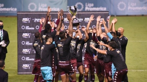 Saprissa golea a Alajuelense y gana la Supercopa