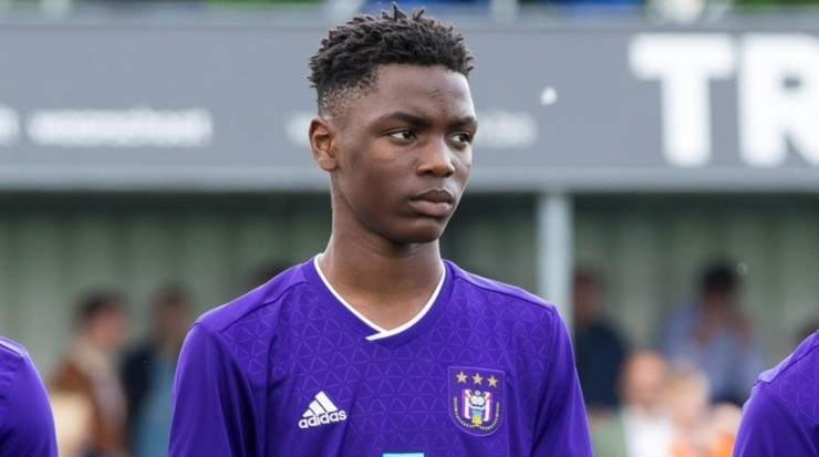 Se destacó en las juveniles del equipo belga y fue comprado por la Juventus.