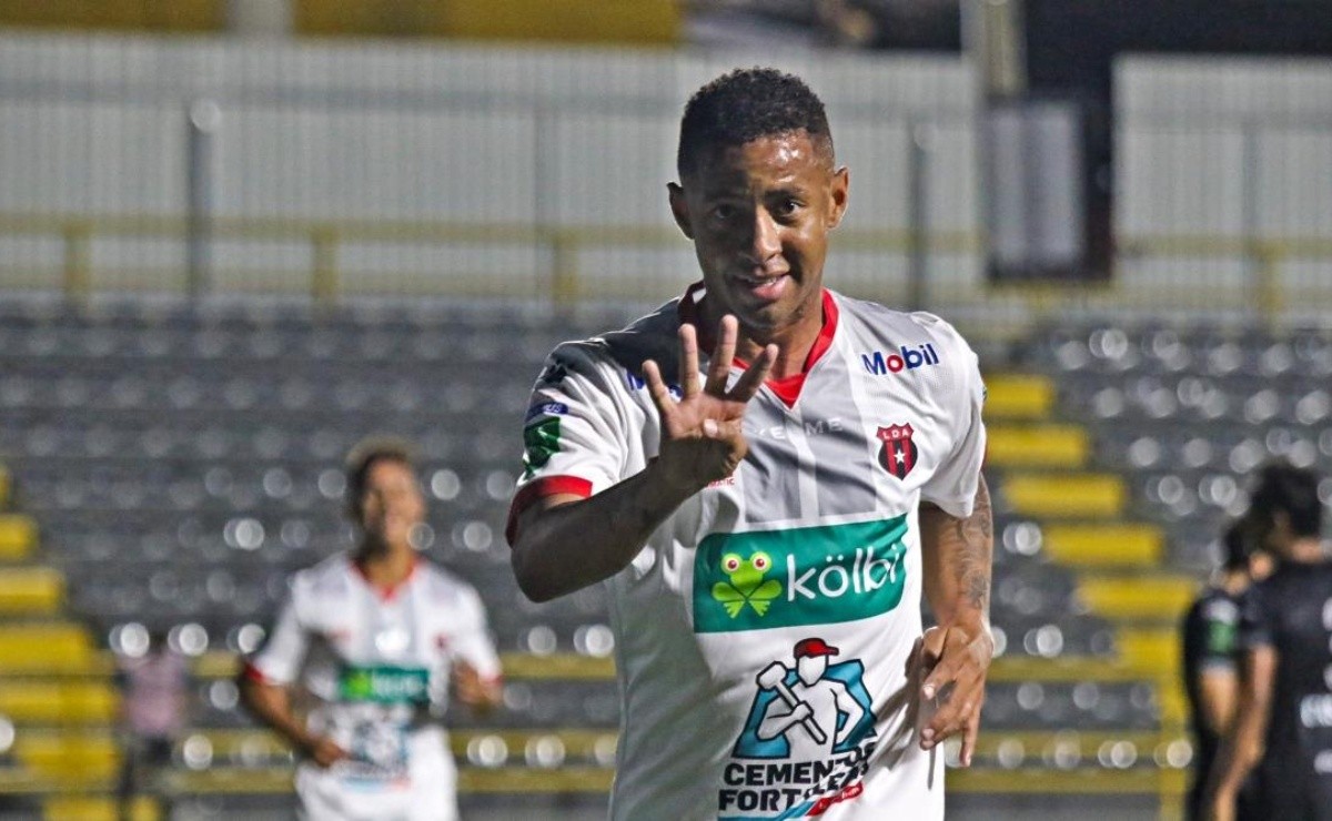 Gabriel Torres debutó número especial con gol en Alajuelense [VIDEO]