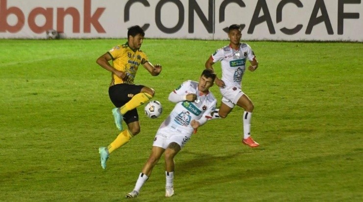 Alajuelense y Guastatoya empataron 1-1 en la ida en Guatemala. (Omar Solís)