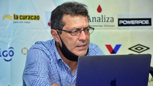 Hugo Pérez en conferencia