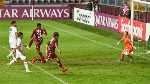 Saprissa descontaba en el marcador con gol de Orlando Sinclair de cabeza (Saprissa Oficial)