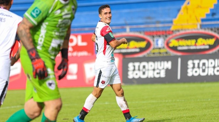 Bernald Alfaro se lució esta tarde con asistencia y gol (LDA Oficial)