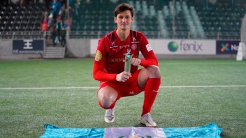 Nicholas Hagen levanta el trofeo en Noruega