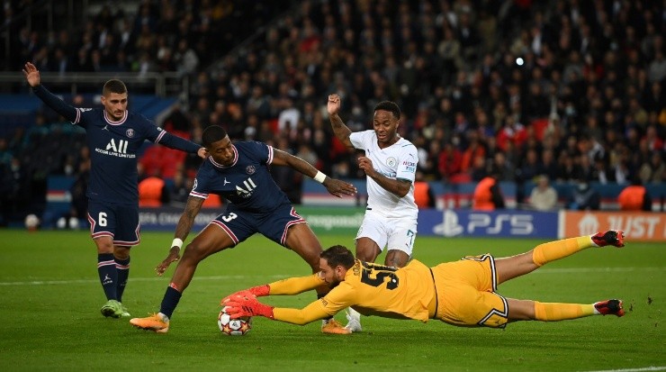 Gianluigi Donnarumma ante el Manchester City (Getty)