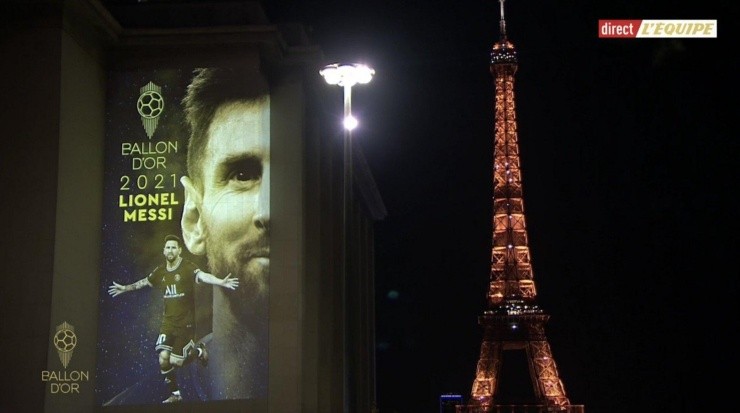 Paris homenajeó a Lionel Messi por su séptimo Balón de Oro.