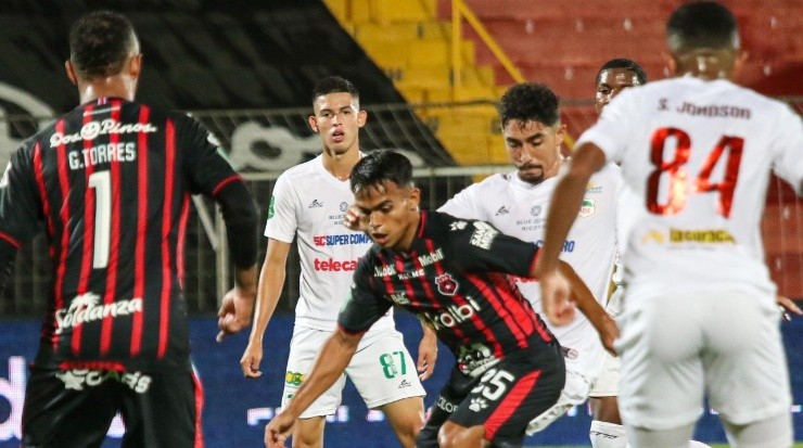 Aarón Suárez, figura de Alajuelense (LDA Oficial)