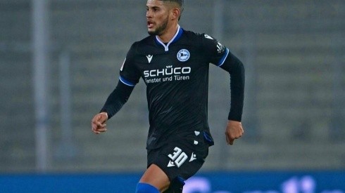 Andrés Andrade es titular en la victoria de Arminia Bielefeld.