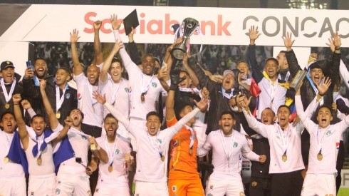 Comunicaciones levantando el título internacional más reciente para un club de Centroamérica, la Liga Concacaf 2021