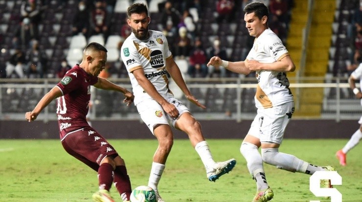 Jimmy Marín no anduvo tan desequilibrante en el juego de ida (Saprissa Oficial)
