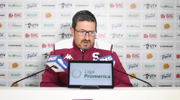 Iñaki Alonso dejó su mensaje de felicitación al Herediano tras conseguir el campeonato (Saprissa Oficial)