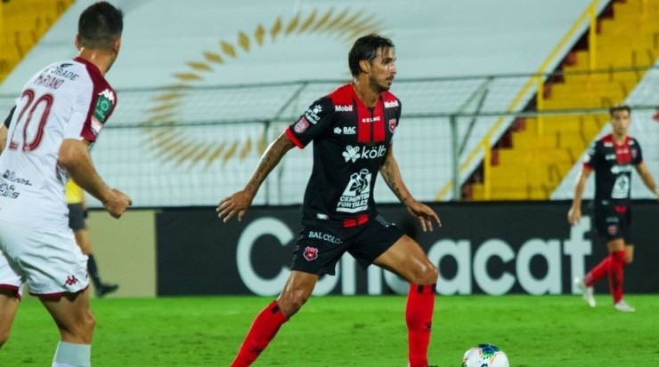 Bryan Ruiz llegó para alcanzar la 30 pero este año su rendimiento ha estado a la baja (LDA Oficial)