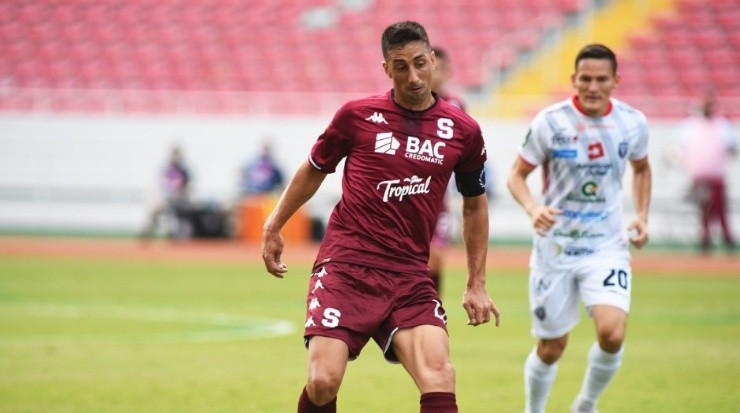 Mariano Torres, capitán morado (Saprissa Oficial)