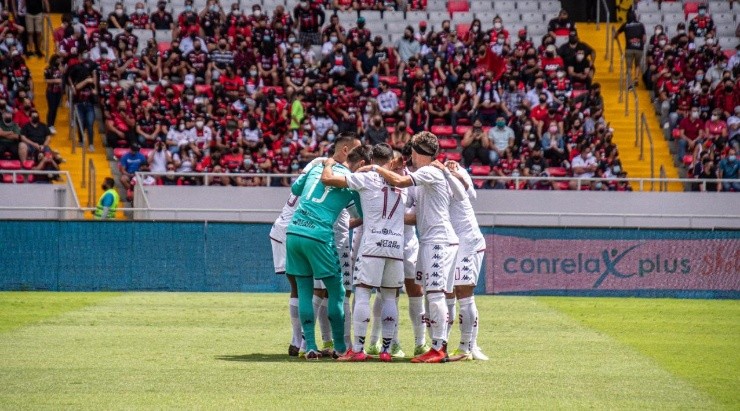 Saprissa logró revertir su mal momento con el triunfo ante Alajuelense.