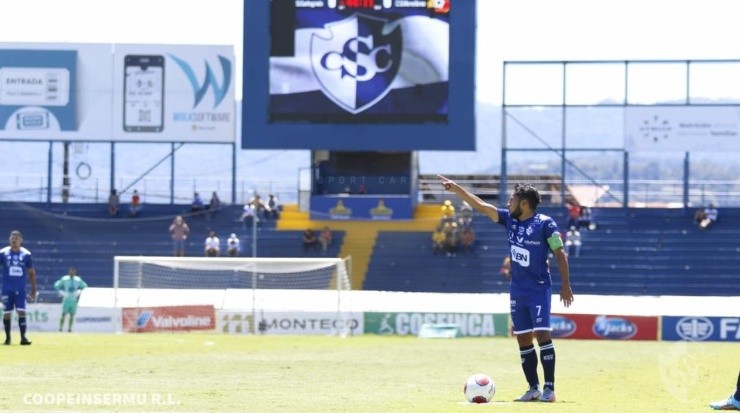 Allen Guevara, capitán blanquiazul y con altísimo desempeño durante los 90 minutos (CSC Oficial)