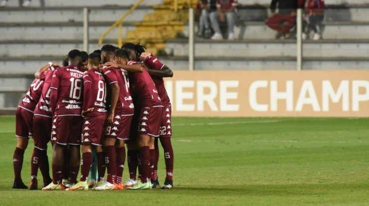 Plantel estelar del Saprissa ante Pumas el miércoles anterior en la cueva del Monstruo (Saprissa Oficial)