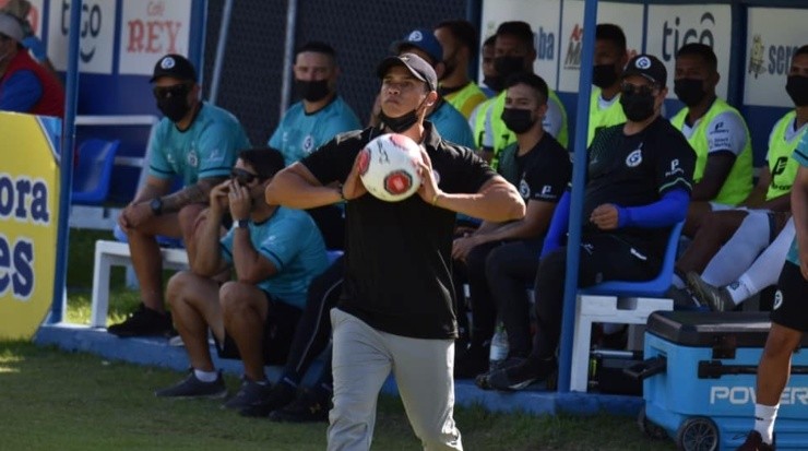 Walter Centeno, DT de Guadalupe FC (Guadalupe FC Oficial)