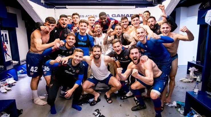 Celebración del Levante tras la victoria ante el Elche (Levante UD Oficial)