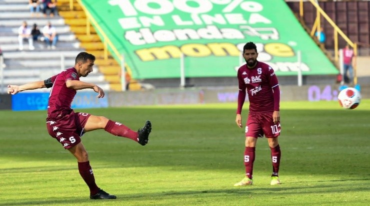 Mariano Torres y Marvin Angulo, piezas clave para el conjunto morado (Saprissa Oficial)