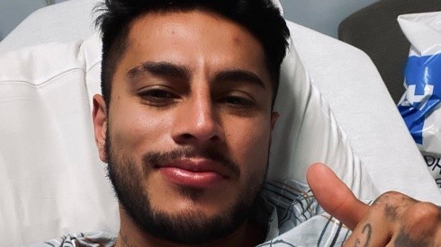 Ronald Matarrita en el hospital, luego de la cirugía realizada en su pie (Ronald Matarrita, Instagram)