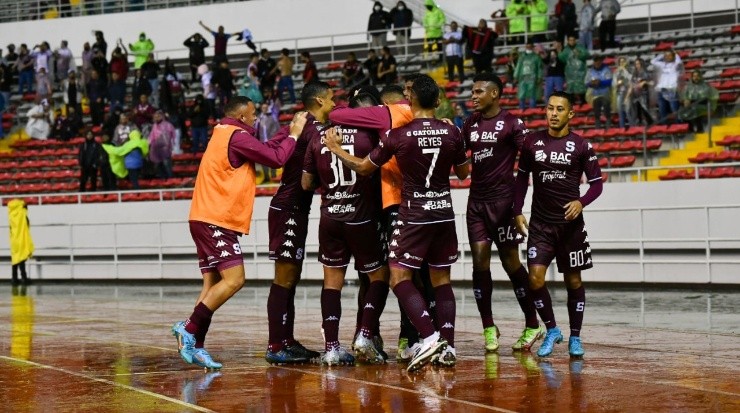 Los morados salieron del sótano de la tabla tras ganar el clásico ante Alajuelense (Saprissa Oficial)