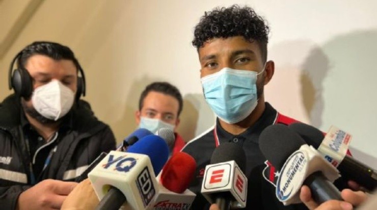 Johan Venegas atendiendo a los medios de prensa (Foto: ESPN)