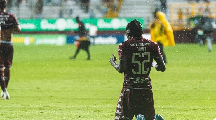 Aubrey David se vestirá de rojo y negro para la próxima temporada (Saprissa Oficial)