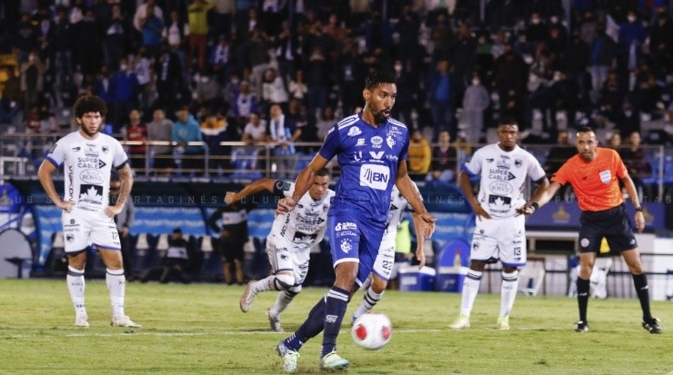 Con Marcel Hernández como referente, Cartaginés está a punto de sellar su clasificación a segunda fase (CSC)