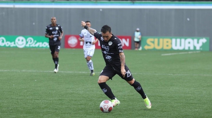 Si Sporting FC vence a Saprissa esta noche, se mete a zona de clasificación y prácticamente acabaría con el sueño morado (Sporting FC)