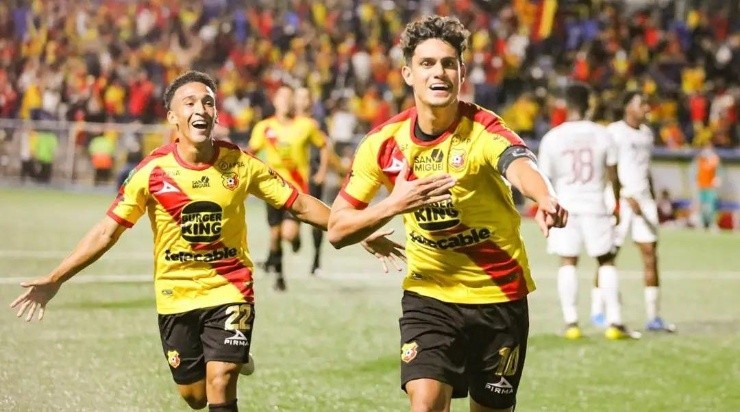 Herediano ganando se clasifica como tercero a las semifinales.