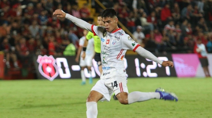 San Carlos se complicó con la derrota ante Alajuelense.