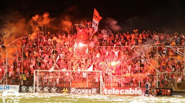 Espectacular ambiente en el juego de ida entre Puntarenas FC y Carmelita (PFC)